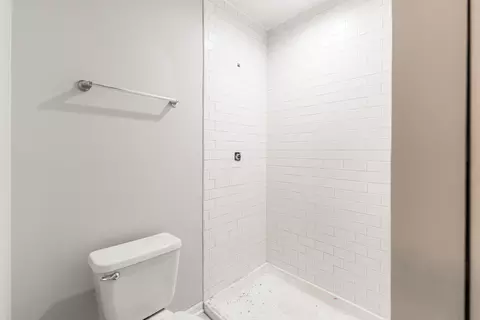 Bath - 405 Walters Ln #2A, Itasca, IL 60143 photo 2 of 3