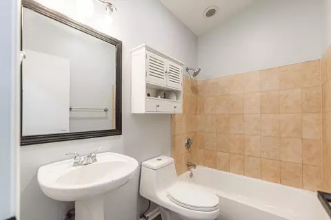 Bath - 405 Walters Ln #2A, Itasca, IL 60143 photo 3 of 3