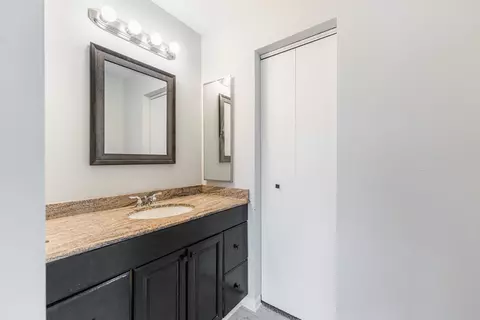 Bath - 405 Walters Ln #2A, Itasca, IL 60143 photo 1 of 3