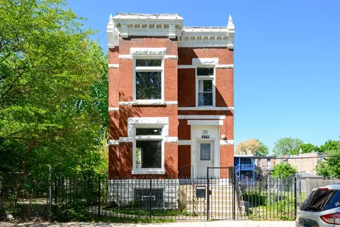3318 W Walnut St, Chicago, IL 60624
