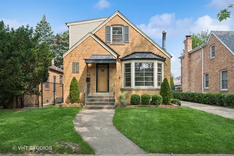 7040 N Mankato Ave, Chicago, IL 60646