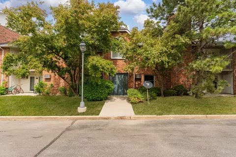 1384 Cunat Ct #1B, Lake In The Hills, IL 60156