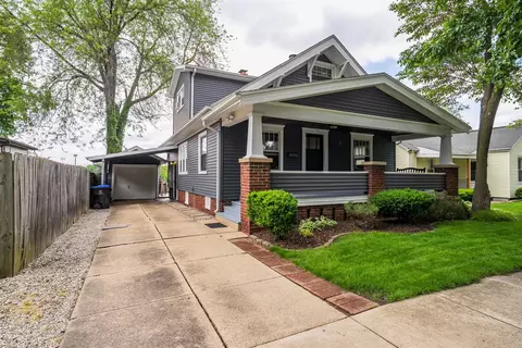 410 Beecher St, Bloomington, IL 61701 photo 2
