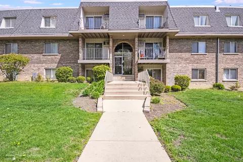 984 Crabapple Dr #201, Prospect Heights, IL 60070