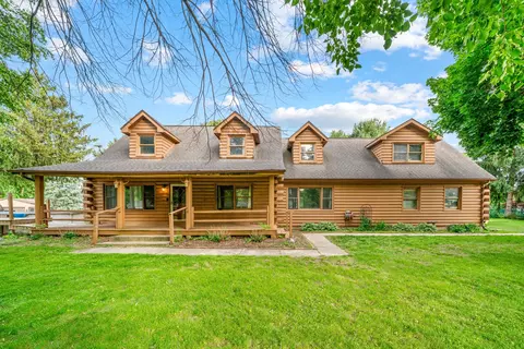 51 Holiday Dr, Somonauk, IL 60552