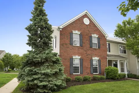 1841 Havens Dr, Woodstock, IL 60098