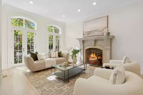 3823 N Wayne Ave, Chicago, IL 60613 photo 3