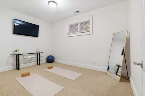 3823 N Wayne Ave, Chicago, IL 60613 photo 40