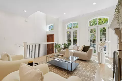 3823 N Wayne Ave, Chicago, IL 60613 photo 4