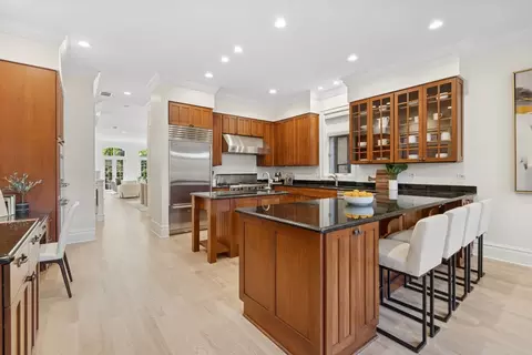3823 N Wayne Ave, Chicago, IL 60613 photo 8