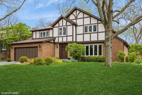 6483 Indianhead Trl, Indian Head Park, IL 60525