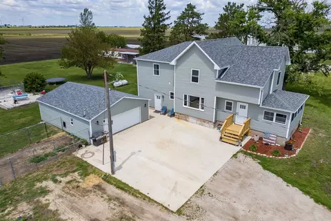 17469 N 300 East Rd, Flanagan, IL 61740