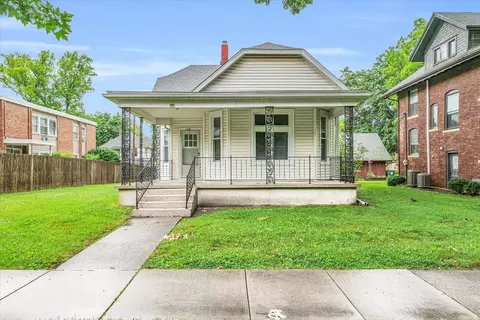 504 W Healey St, Champaign, IL 61820