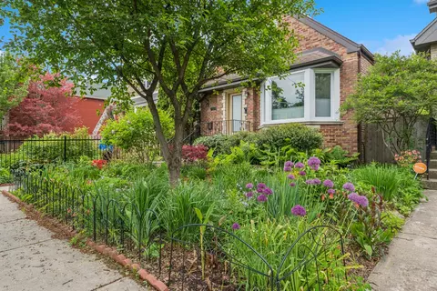 1711 W Thorndale St, Chicago, IL 60660