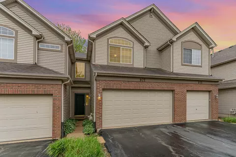 977 Parkhill Cir, Aurora, IL 60502