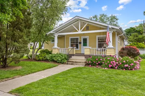 604 Jackson Ave, Saint Charles, IL 60174