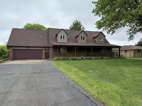 39 S Pickett Dr, Fisher, IL 61843