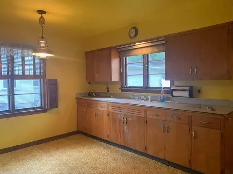 Kitchen - 321 E Washington St, Ottawa, IL 61350 photo 1 of 3
