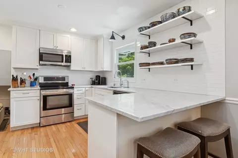 212 E 11th Ave, Naperville, IL 60563 photo 4
