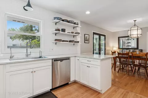 212 E 11th Ave, Naperville, IL 60563 photo 5