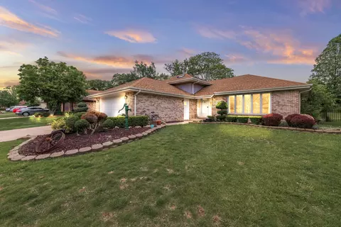 8029 Fawn Trl, Justice, IL 60458
