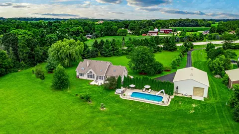 724 Reynolds Rd, Sycamore, IL 60178