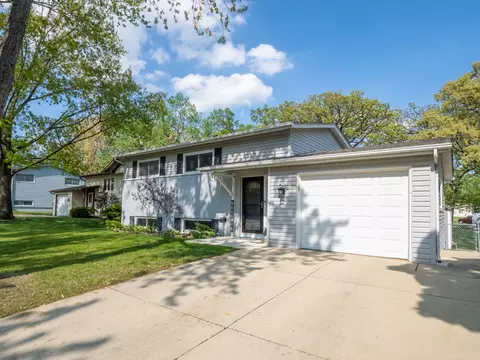 111 Timber Trl, Streamwood, IL 60107