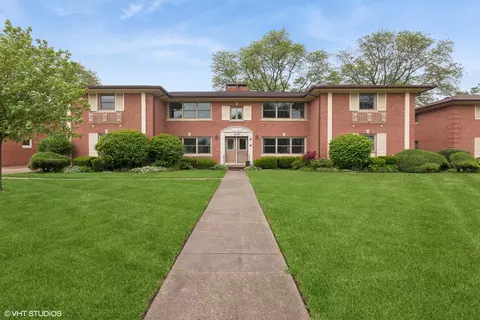 10720 W Cermak Rd, Westchester, IL 60154