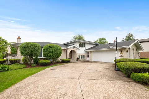 9029 Pine St, Orland Park, IL 60462