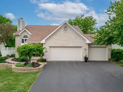 6529 Chartwell Dr, Rockford, IL 61114