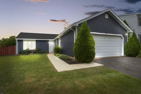 828 Huron Ct, Carol Stream, IL 60188