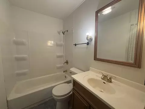 Bath - 85 Circle Dr E, Montgomery, IL 60538 photo 1 of 2