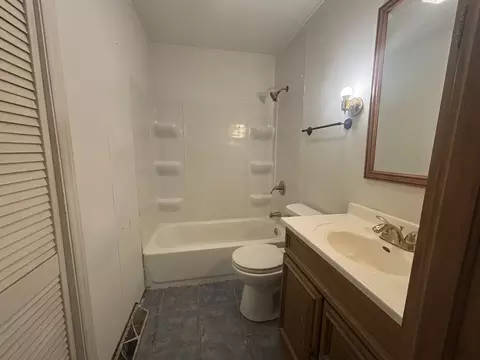 Bath - 85 Circle Dr E, Montgomery, IL 60538 photo 2 of 2