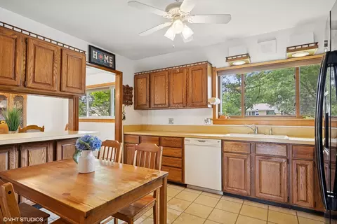 505 S George St, Mount Prospect, IL 60056 photo 5
