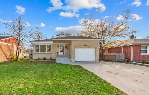 909 Oakton St, Park Ridge, IL 60068