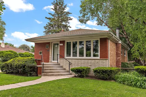 9017 S 50th Ave, Oak Lawn, IL 60453