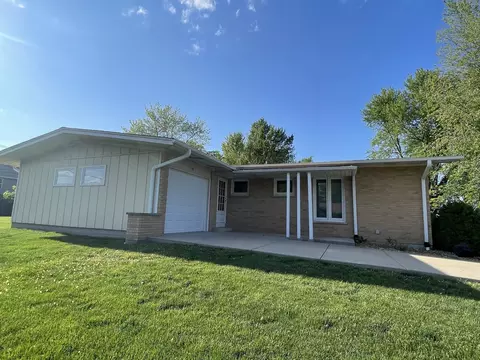 240 S Rathje Rd, Peotone, IL 60468