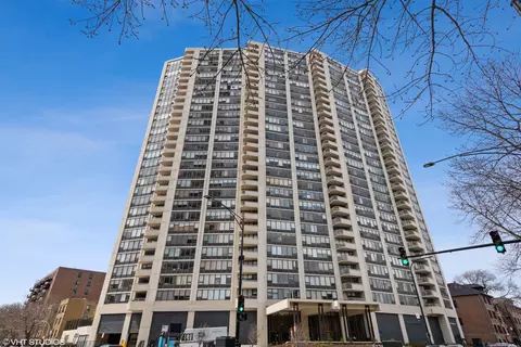 3930 N Pine Grove Ave #2104, Chicago, IL 60613