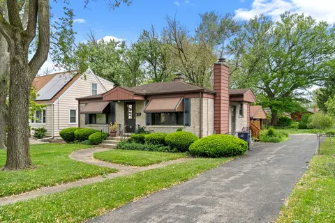 16 W Monroe St, Villa Park, IL 60181