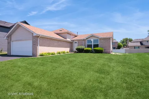 18133 Brittany Ln, Lansing, IL 60438
