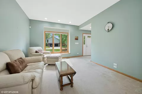 Living - 810 Tamarac Dr, Algonquin, IL 60102 photo 1 of 2