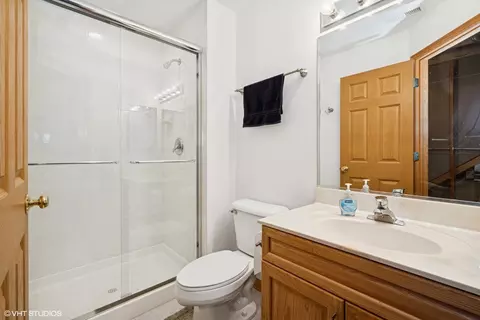 Bath - 810 Tamarac Dr, Algonquin, IL 60102 photo 4 of 4
