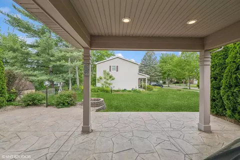 Exterior - 810 Tamarac Dr, Algonquin, IL 60102 photo 2 of 8