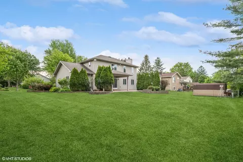 Exterior - 810 Tamarac Dr, Algonquin, IL 60102 photo 7 of 8