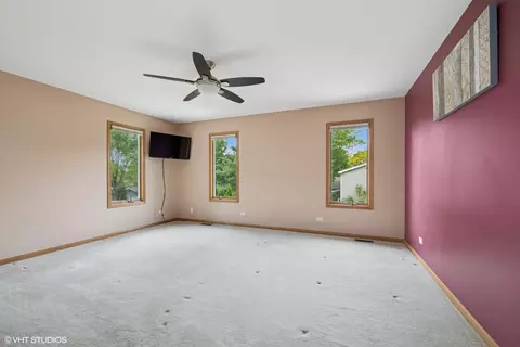 Bedroom - 810 Tamarac Dr, Algonquin, IL 60102 photo 1 of 3