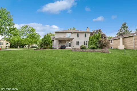 Exterior - 810 Tamarac Dr, Algonquin, IL 60102 photo 6 of 8