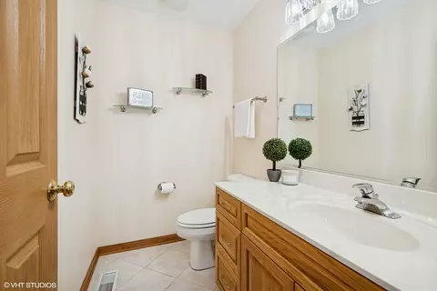 Bath - 810 Tamarac Dr, Algonquin, IL 60102 photo 1 of 4