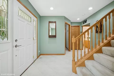 Entry Way - 810 Tamarac Dr, Algonquin, IL 60102 photo 1 of 3