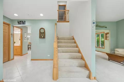 Entry Way - 810 Tamarac Dr, Algonquin, IL 60102 photo 2 of 3