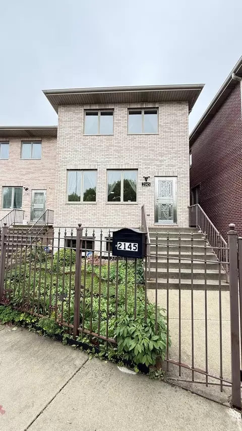 2145 W 32nd St, Chicago, IL 60608
